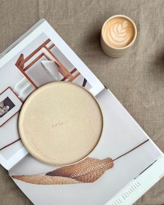 Kolekce ZPOMAL je na e-shopu! 🙌 …a pro prvních 10 objednávek jsem si připravila jako dárek meditační kamínek 🎁 Čekají na...